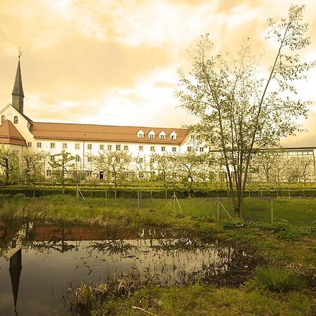 Kapuzinerhof Seminar- Und Kongresshotel Лауфен Экстерьер фото