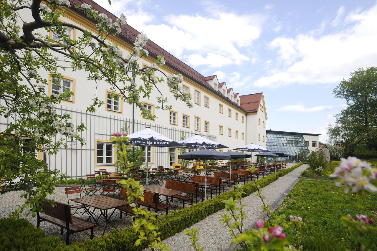 Kapuzinerhof Seminar- Und Kongresshotel Лауфен Экстерьер фото