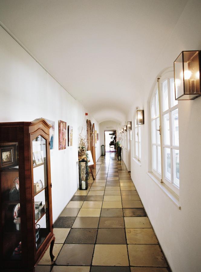 Kapuzinerhof Seminar- Und Kongresshotel Лауфен Экстерьер фото