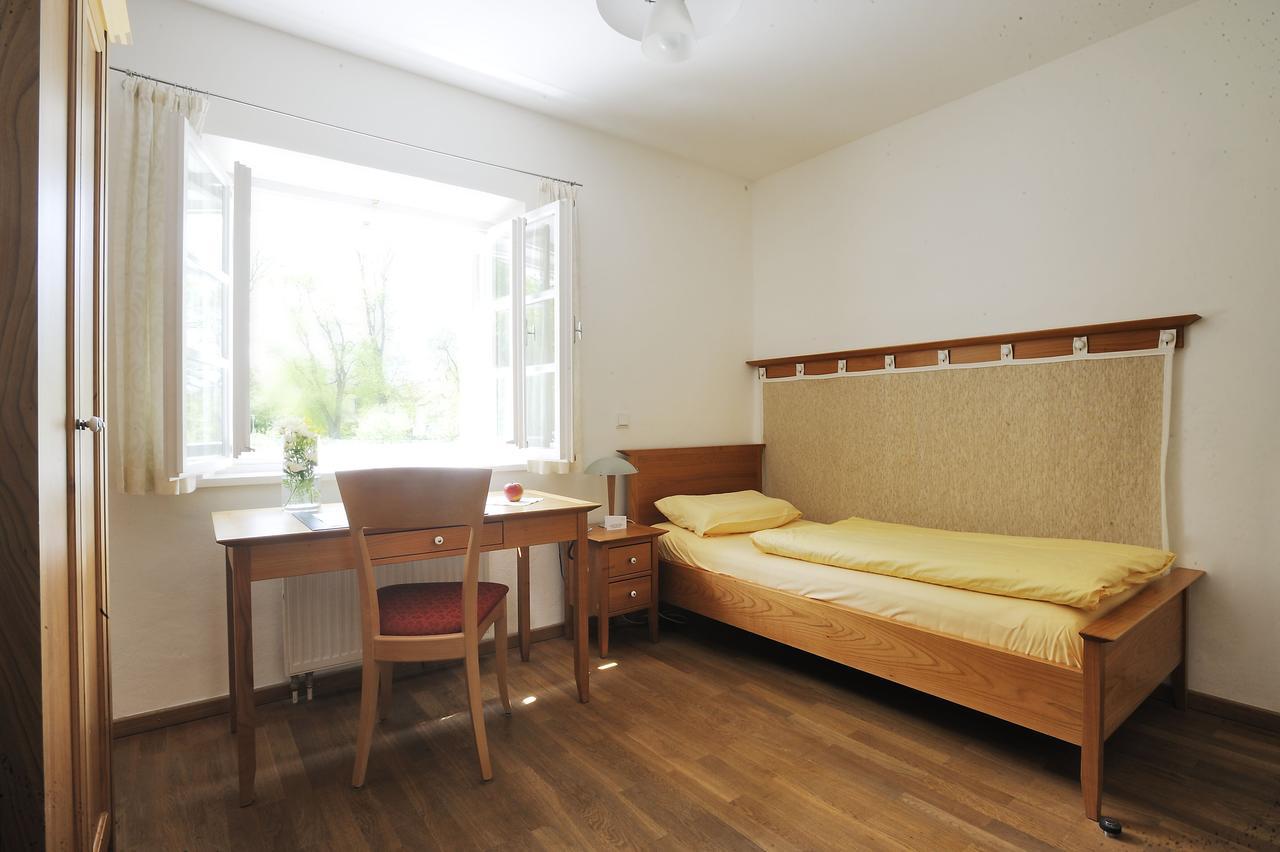 Kapuzinerhof Seminar- Und Kongresshotel Лауфен Номер фото